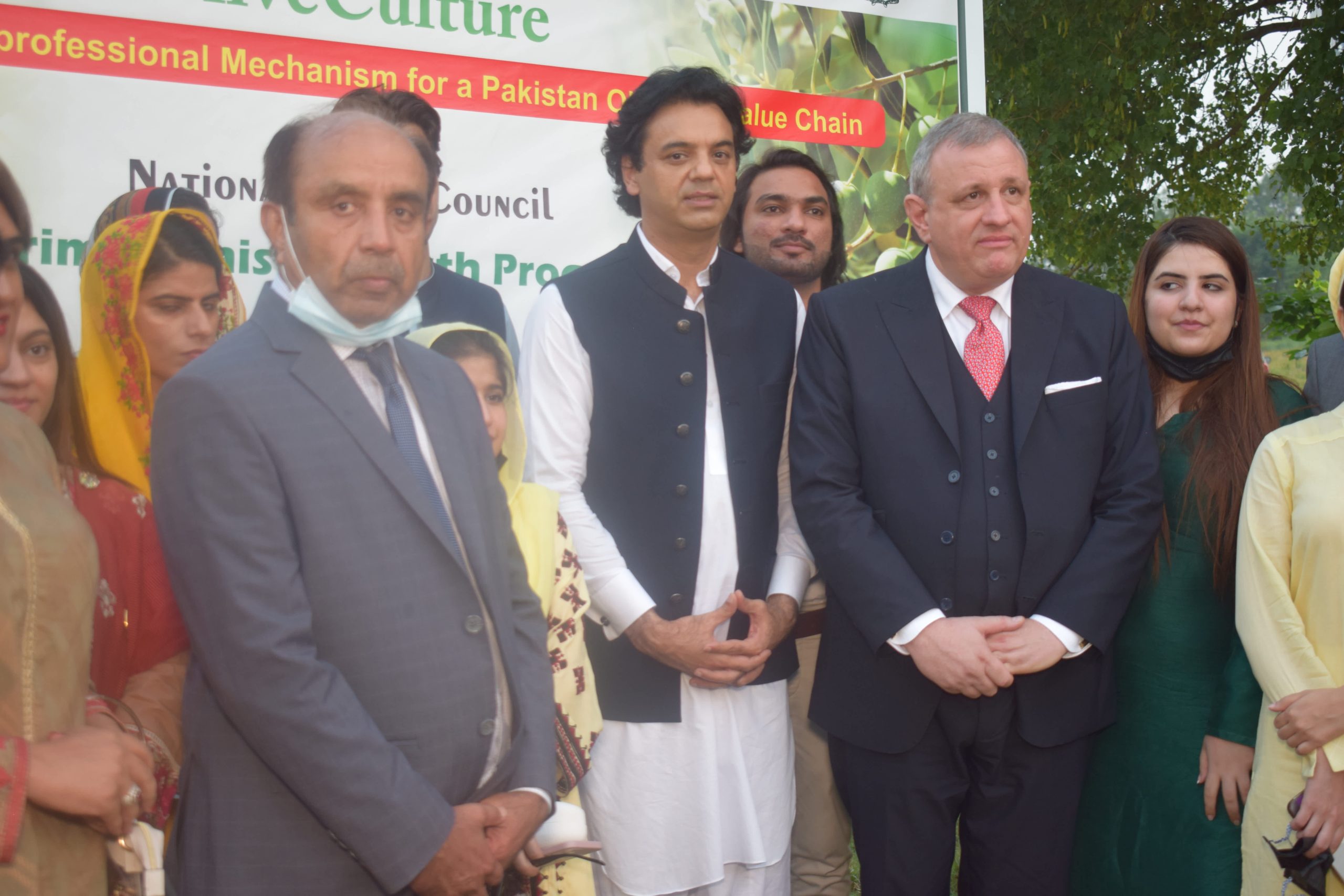 Olive Plantation at Fatima Jinnah Park F-9 by Pakistan Oilseed Development Board In Collaboration with Prime Minister youth program(2021-09-21)